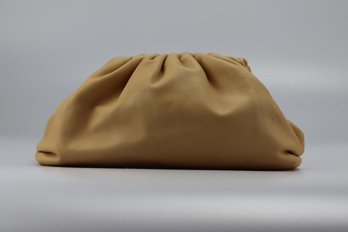 BOTTEGA VENETA THE POUCH LARGE GATHERED LEATHER CLUTCH
