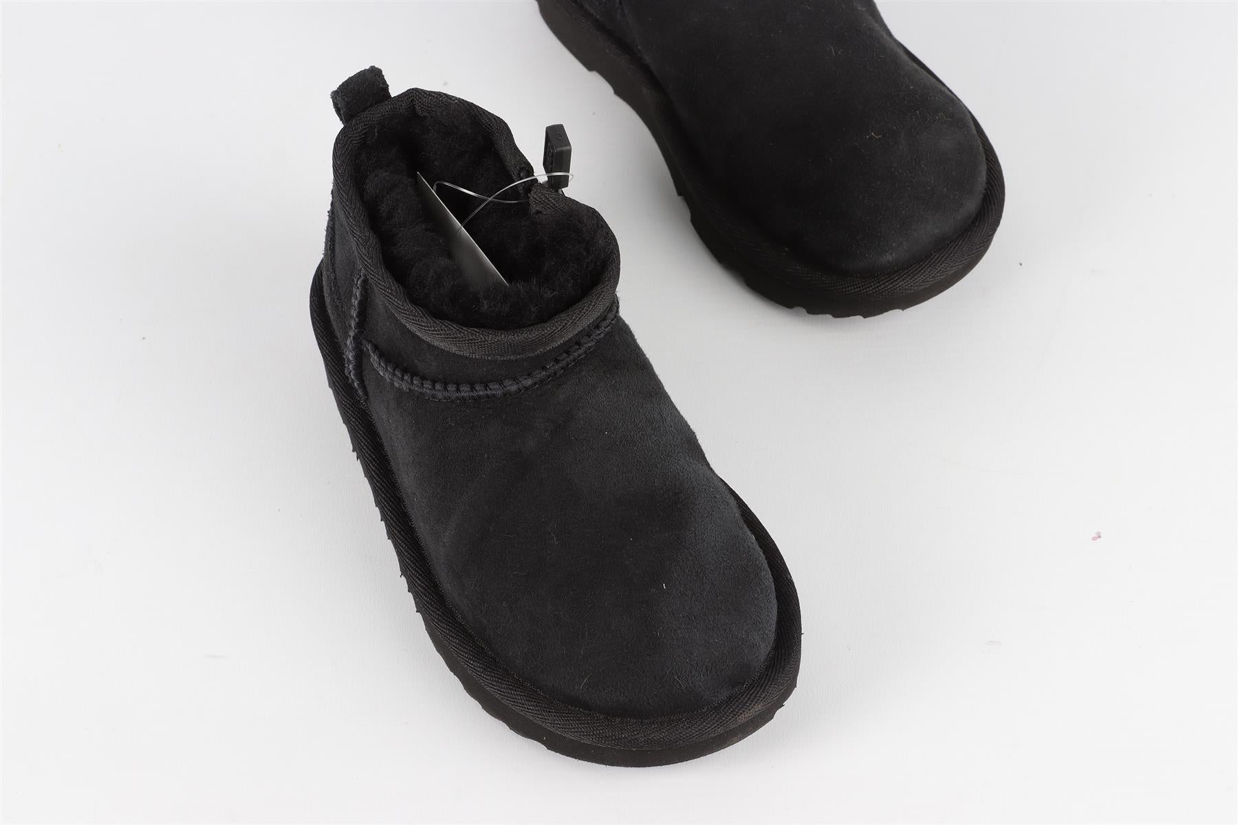 UGG BLACK GIRLS BOOTS UK 9 EU 27.5 US 10