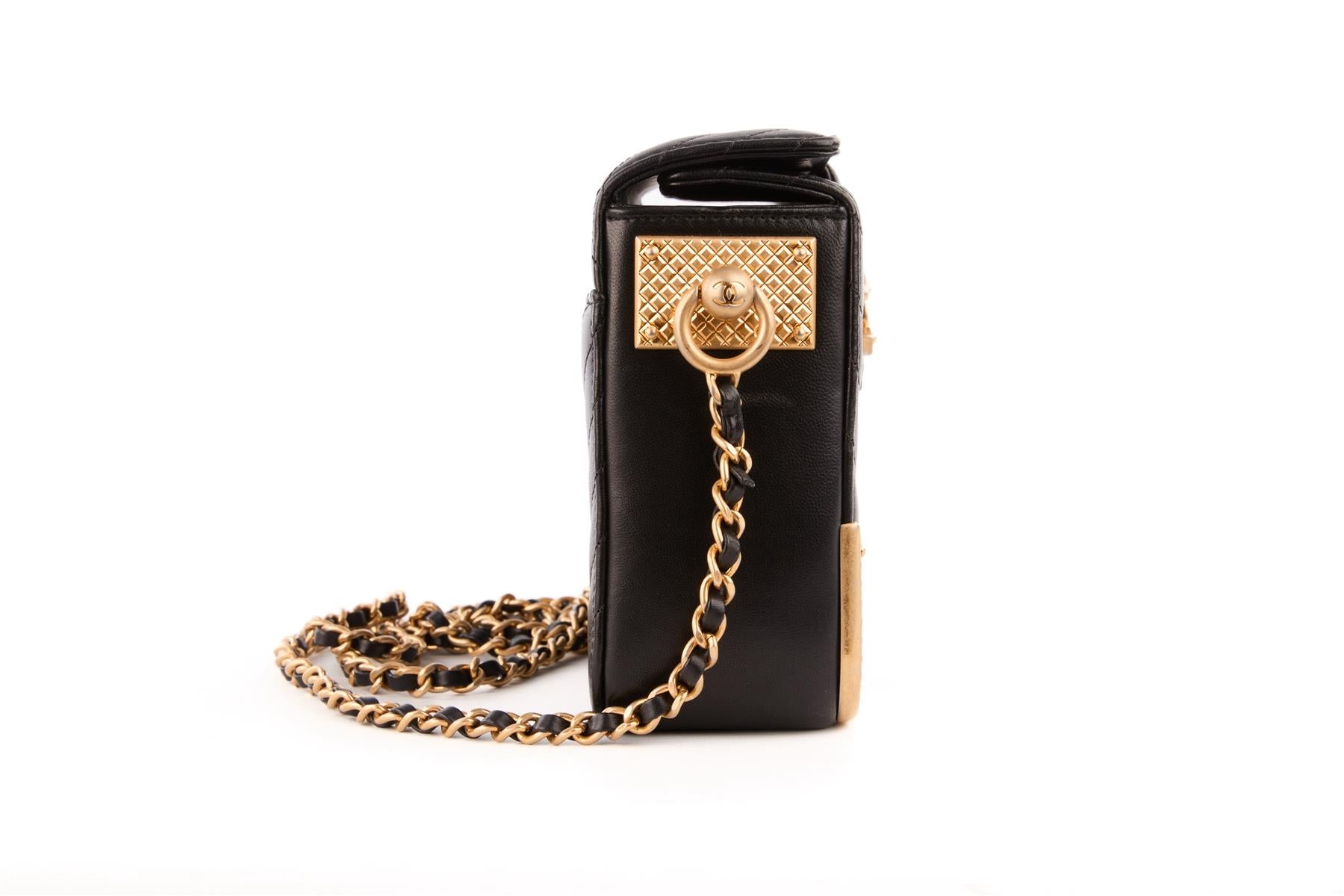 CHANEL BLACK 2017-2018 ROCK THE CORNER CHEVRON LEATHER SHOULDER BAG