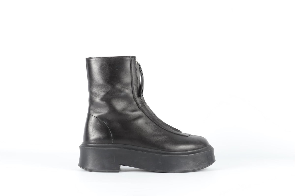 THE ROW BLACK LEATHER ANKLE BOOTS EU 39 UK 6 US 9