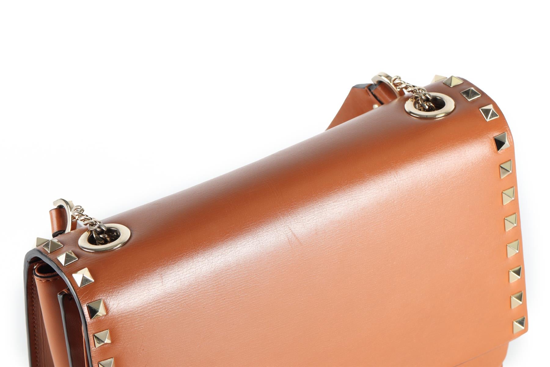 VALENTINO GARAVANI BROWN ROCKSTUD LEATHER SHOULDER BAG