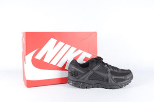 NIKE BLACK MEN'S ZOOM VOMERO 5 SNEAKERS EU 44 UK 9 US 10