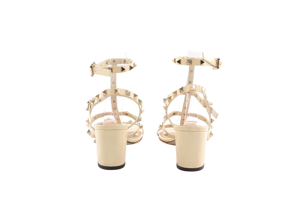 VALENTINO GARAVANI CREAM ROCKSTUD PATENT LEATHER SANDALS EU 38
