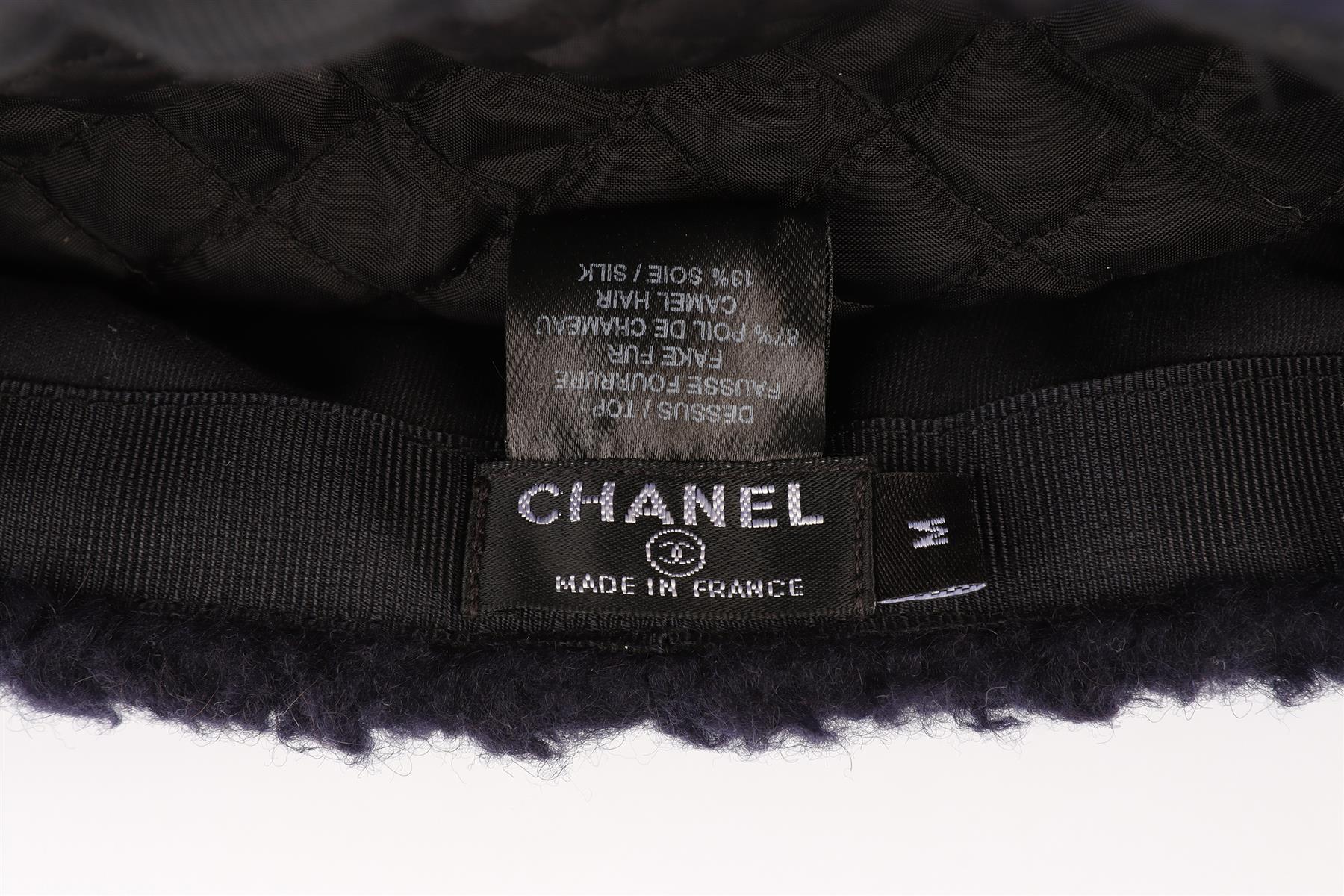 CHANEL NAVY 2018 FAUX SHEARLING CAP MEDIUM