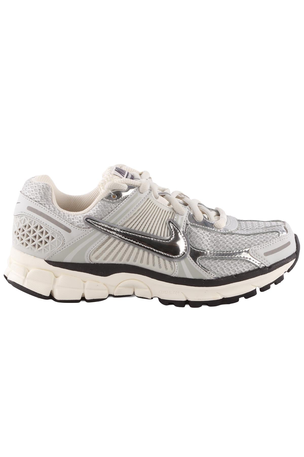 NIKE SILVER ZOOM VOMERO 5 METALLIC SILVER SNEAKERS EU 39 UK 5.5 US 8