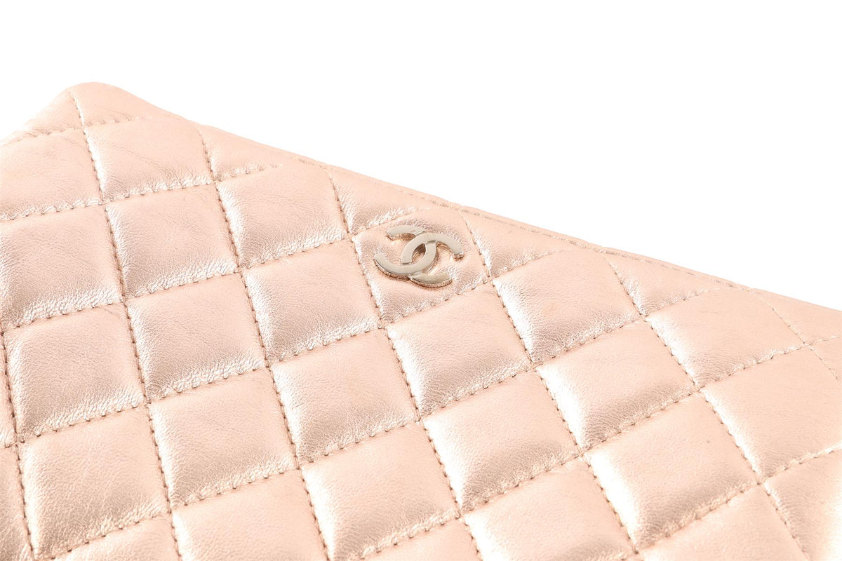 CHANEL METALLIC 2015-2016 CC QUILTED LEATHER POUCH