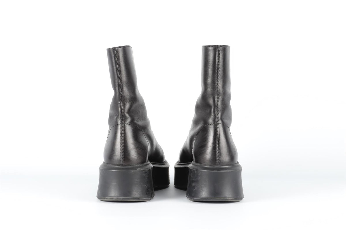 THE ROW BLACK LEATHER ANKLE BOOTS EU 39 UK 6 US 9