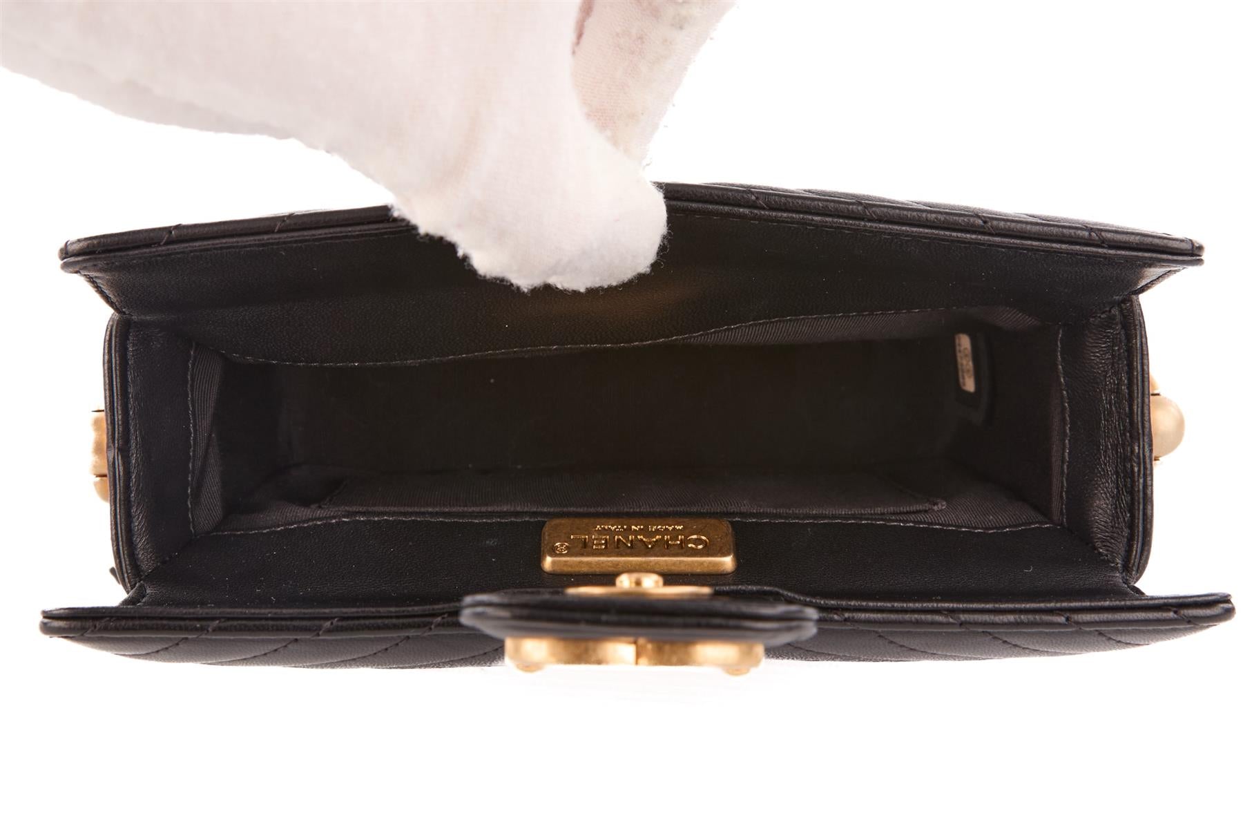 CHANEL BLACK 2017-2018 ROCK THE CORNER CHEVRON LEATHER SHOULDER BAG