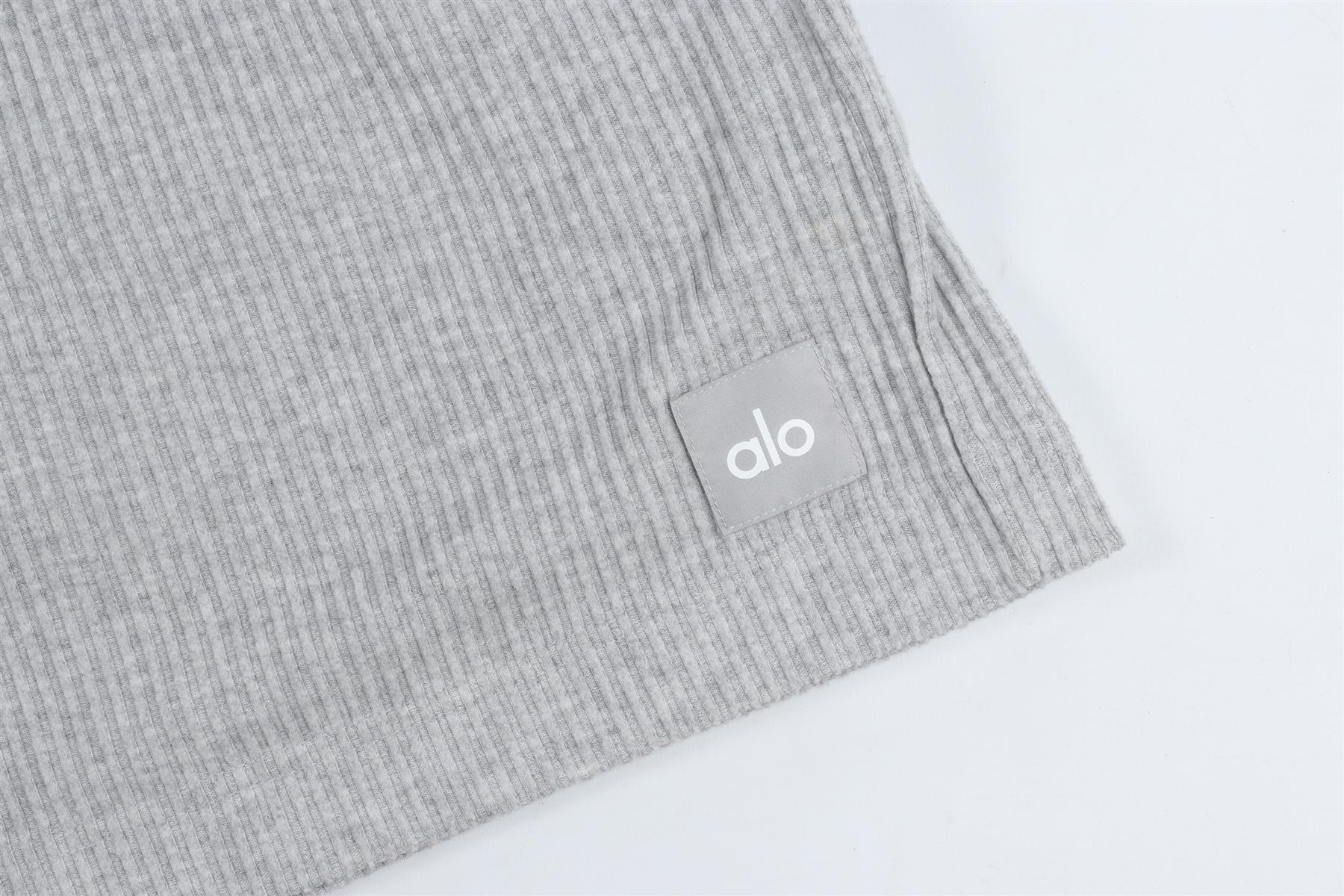 ALO YOGA GREY SHORTS MEDIUM
