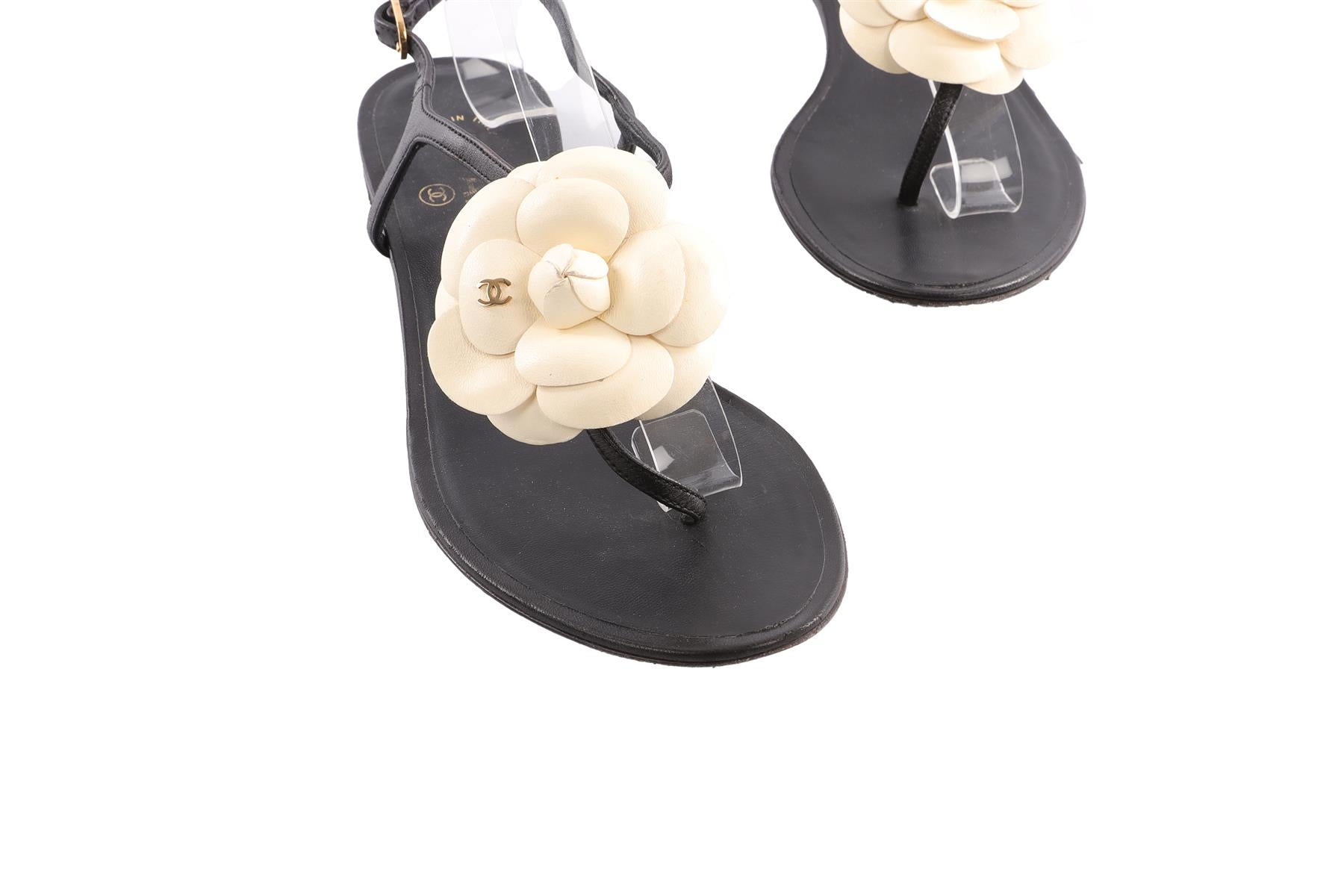 CHANEL BLACK 2013 CAMELLIA LEATHER SANDALS EU 38.5
