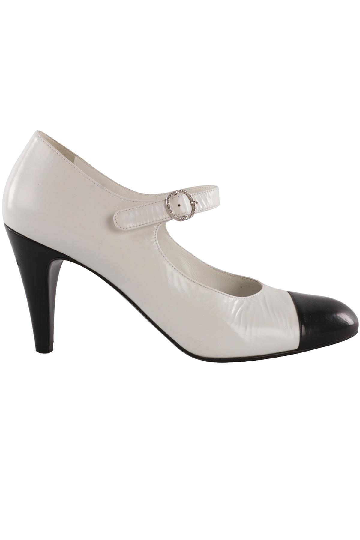 CHANEL WHITE 2022 LEATHER PUMPS EU 39 UK 6 US 9