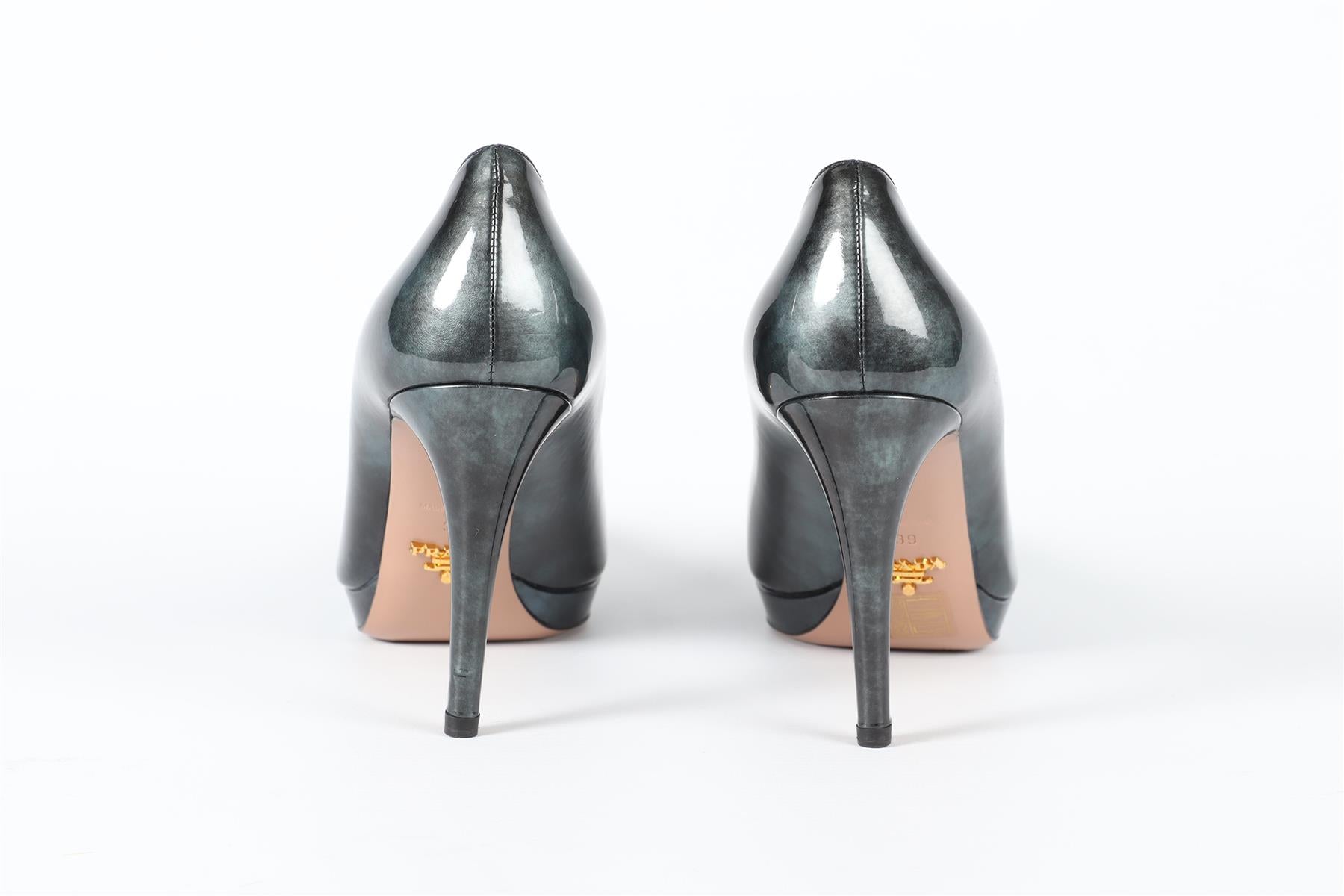 PRADA GREY PATENT LEATHER PUMPS EU 39 UK 6 US 9