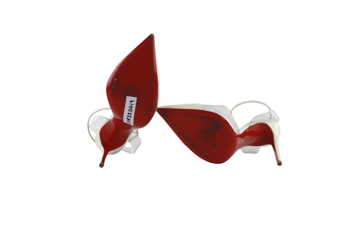 CREAM PATENT LEATHER PUMPS