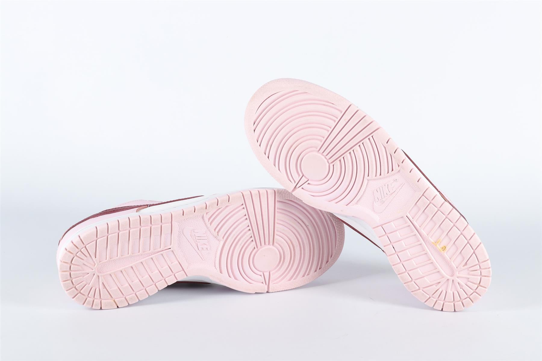 NIKE PINK DUNK VALENTINES DAY SNEAKERS EU 39 UK 6 US 6.5