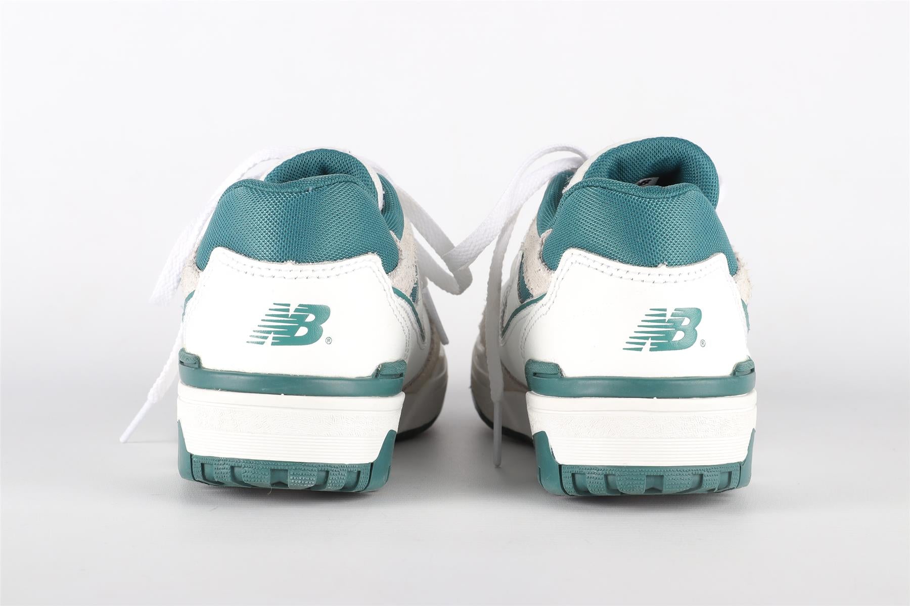 NEW BALANCE WHITE KIDS BOYS SNEAKERS EU 34.5 UK 2 US 2.5