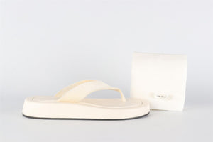 THE ROW WHITE GINZA LEATHER FLIP FLOPS EU 38.5 UK 5.5 US 8.5