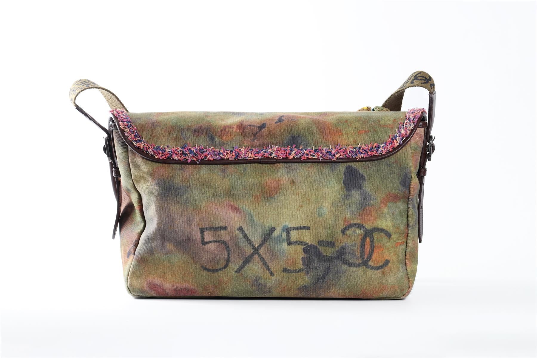 CHANEL GREEN 2015 GRAFFITI ON THE PAVEMENT CANVAS SHOULDER BAG