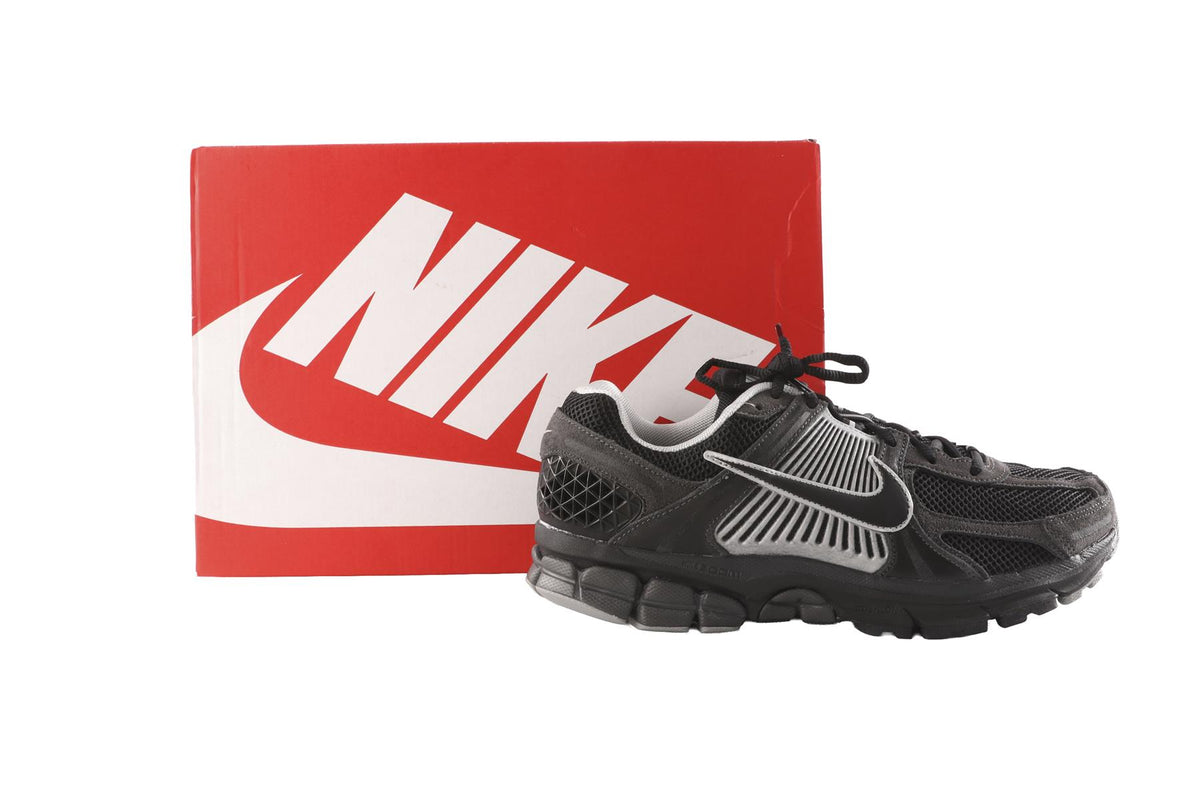 NIKE BLACK MEN'S ZOOM VOMERO 5 SNEAKERS EU 44 UK 9 US 10