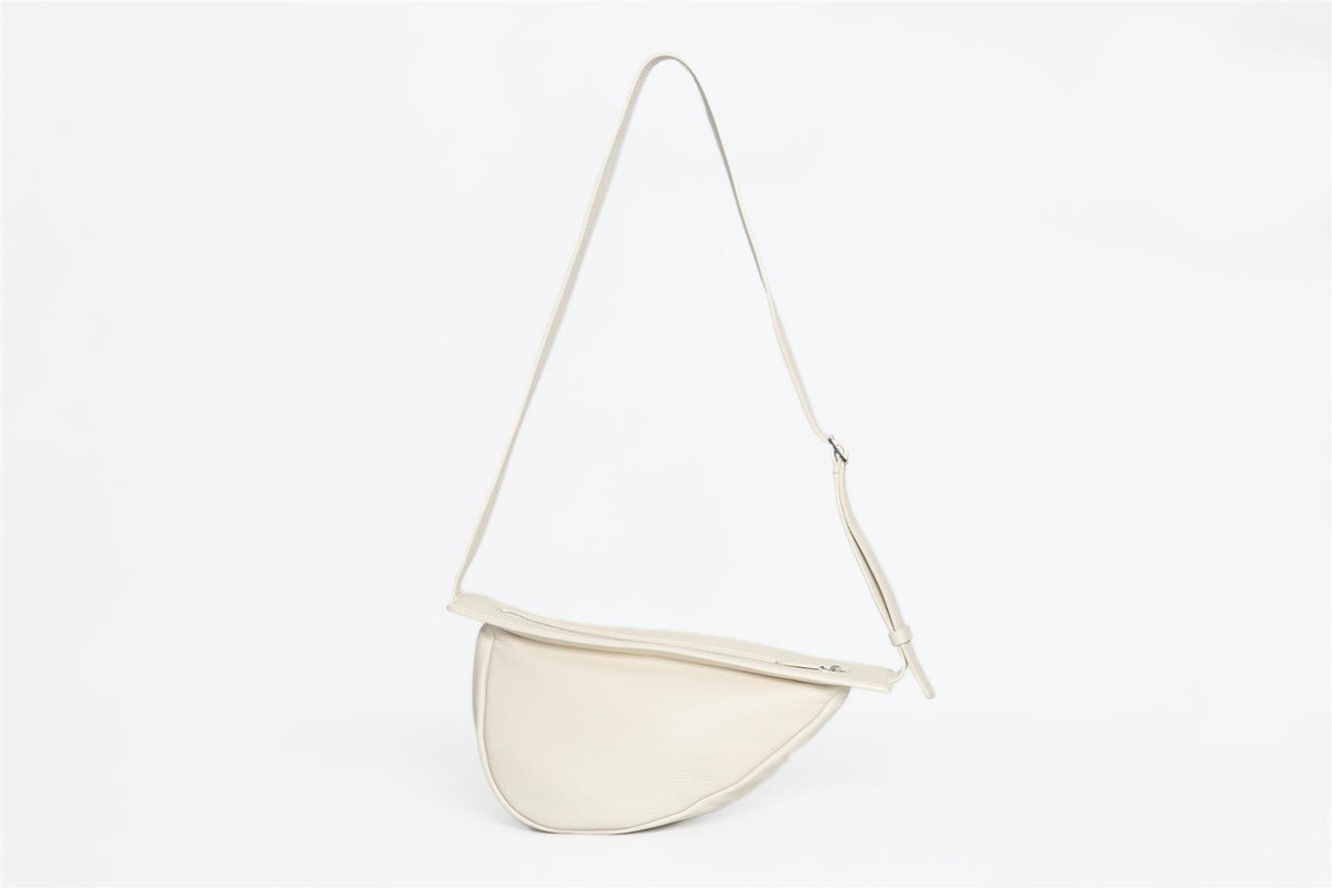 THE ROW WHITE SLOUCHY BANANA SMALL LEATHER SHOULDER BAG