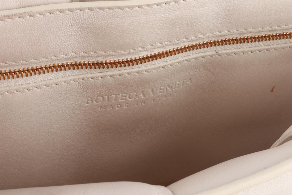 BOTTEGA VENETA ECRU THE CHAIN CASSETTE INTRECCIATO LEATHER SHOULDER BAG