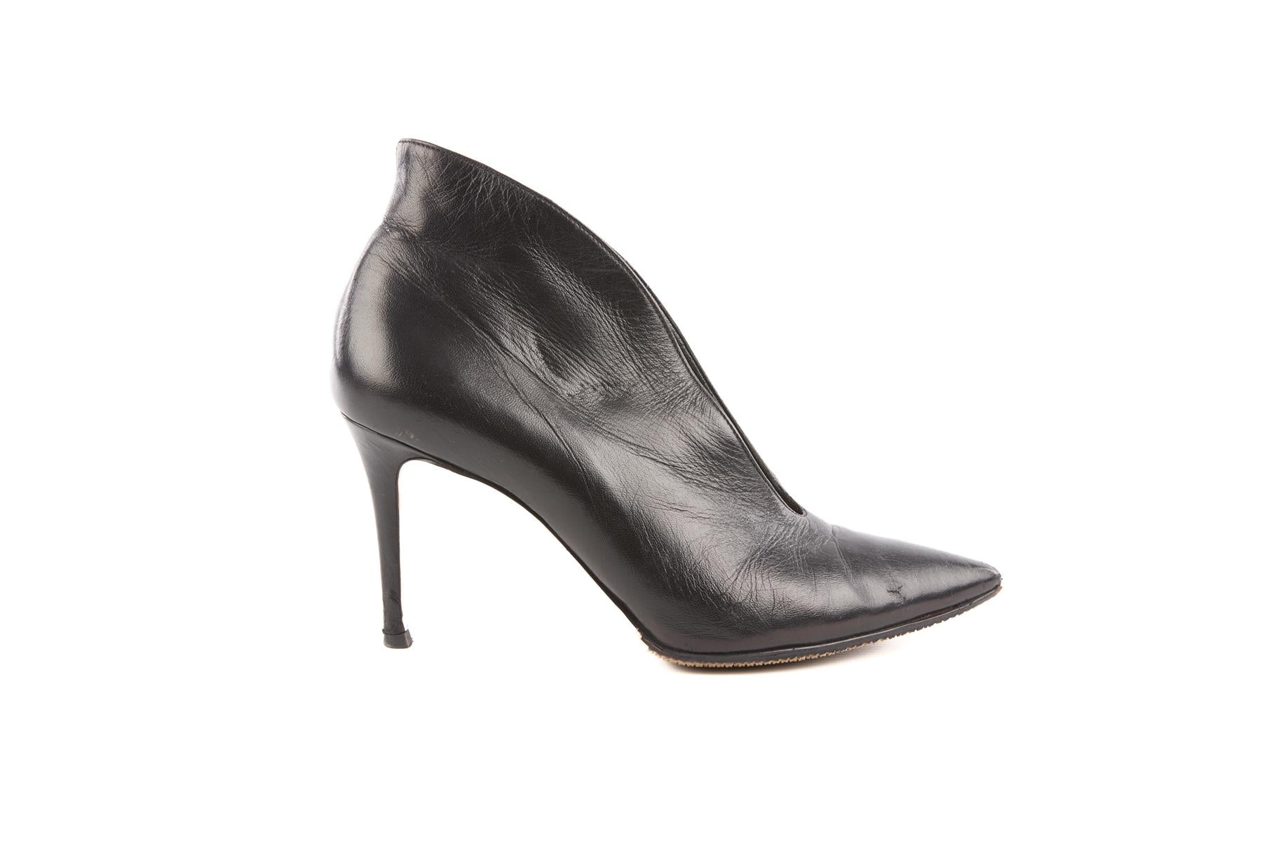 GIANVITO ROSSI BLACK LEATHER ANKLE BOOTS EU 38 UK 5 US 8