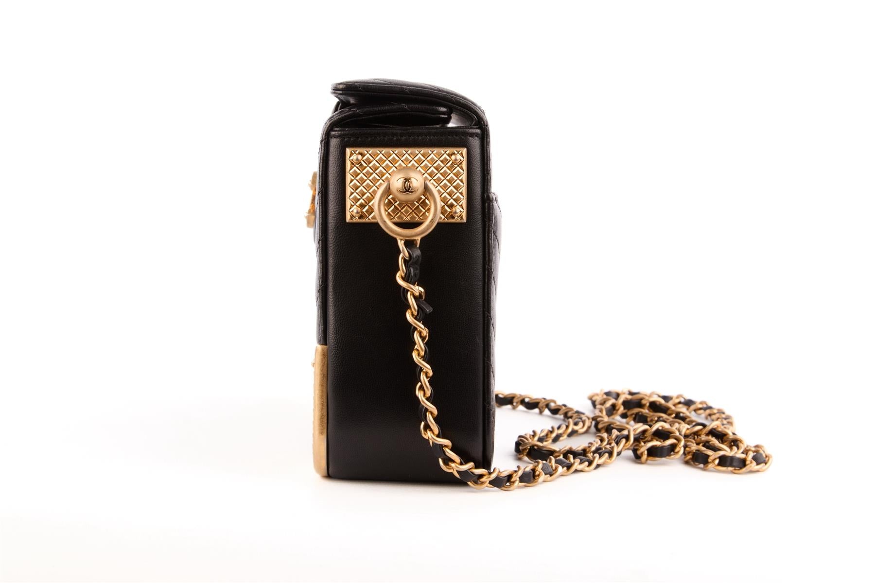 CHANEL BLACK 2017-2018 ROCK THE CORNER CHEVRON LEATHER SHOULDER BAG