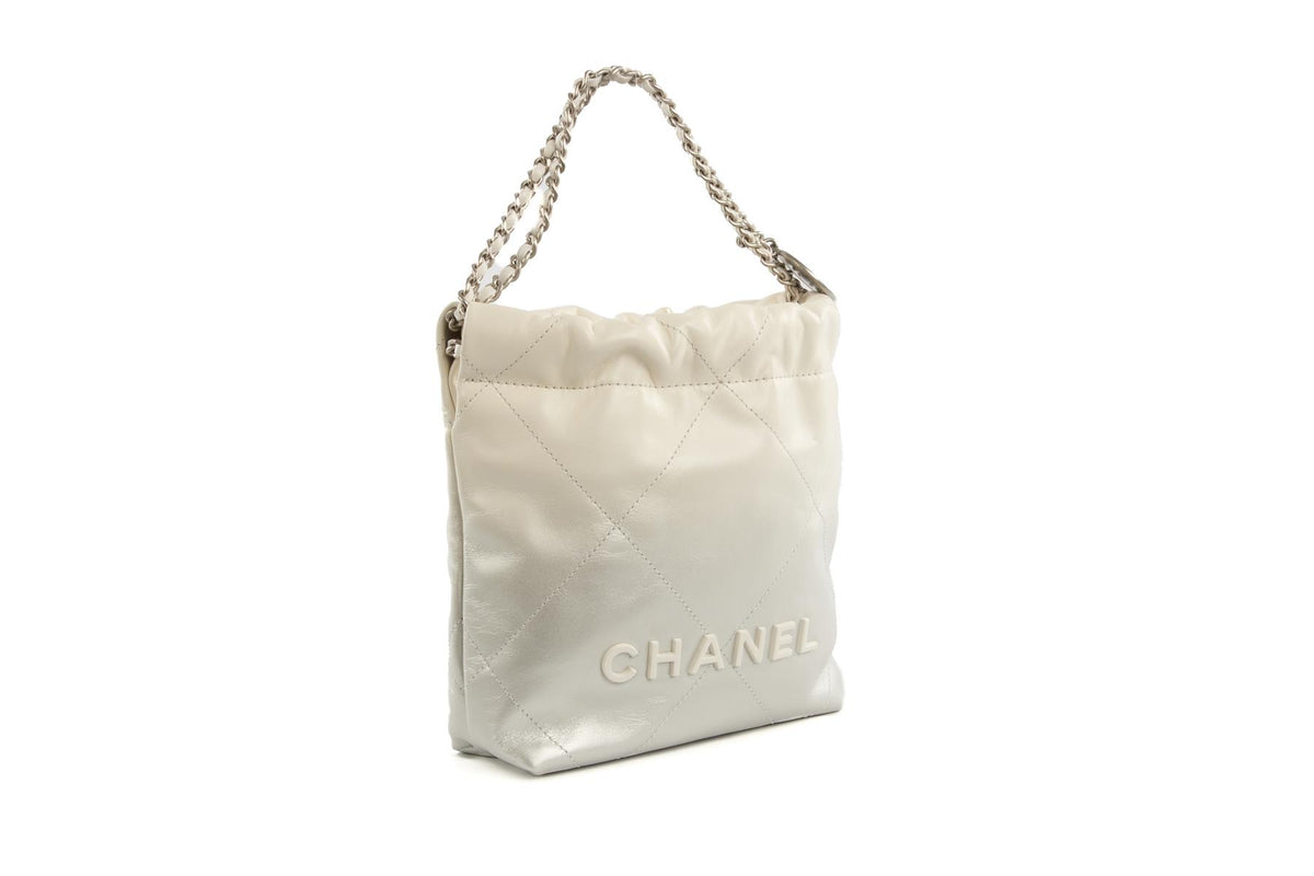 CHANEL 2023 WHITE 22 MINI QUILTED LEATHER SHOULDER BAG