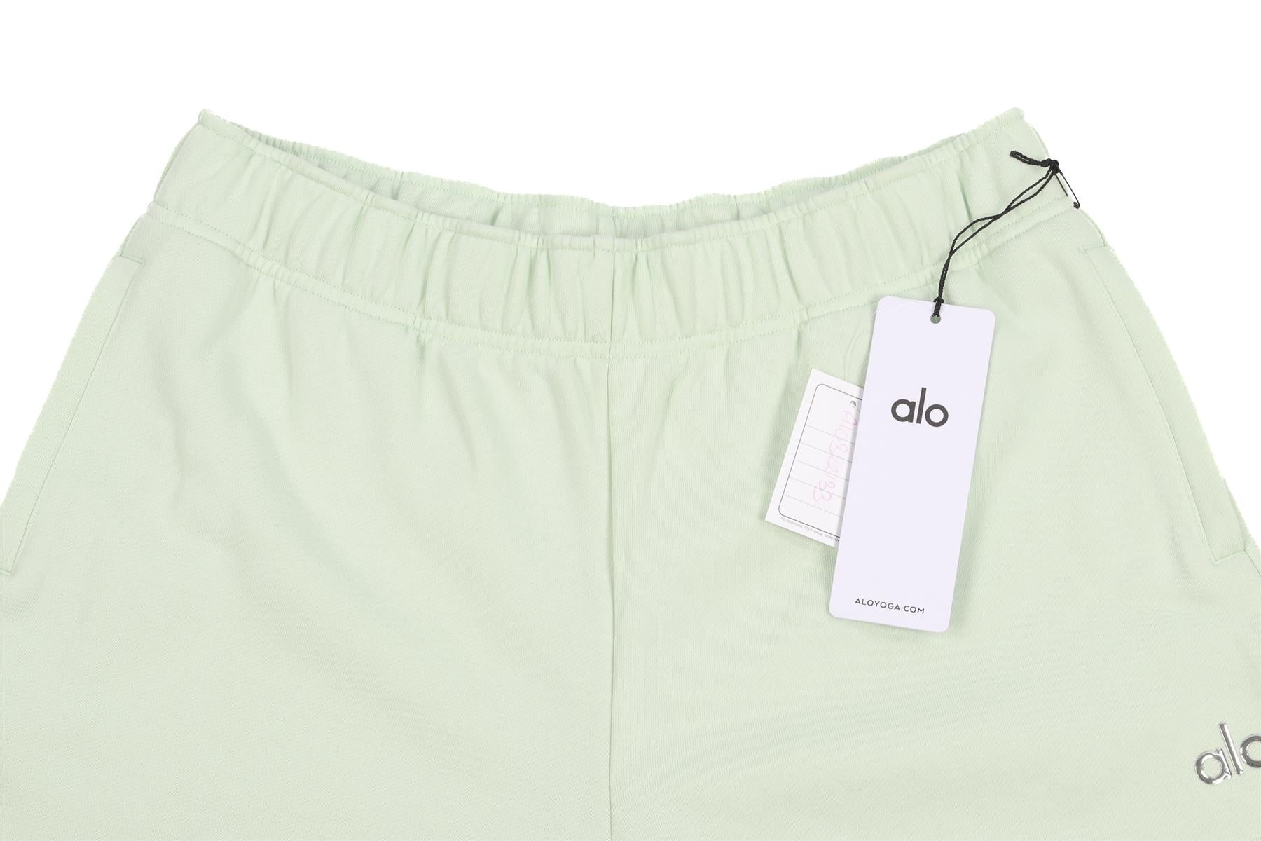 ALO YOGA GREEN SHORTS MEDIUM