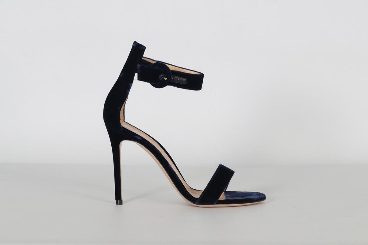 GIANVITO ROSSI VELVET SANDALS EU 38.5 UK 5.5 US 8.5
