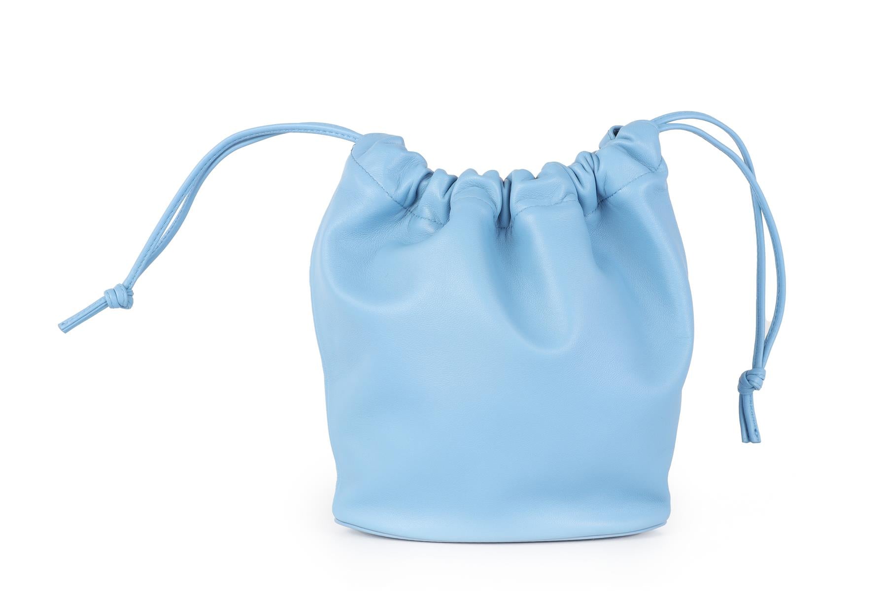 BOTTEGA VENETA BLUE ARCO SMALL RAFFIA TOTE BAG