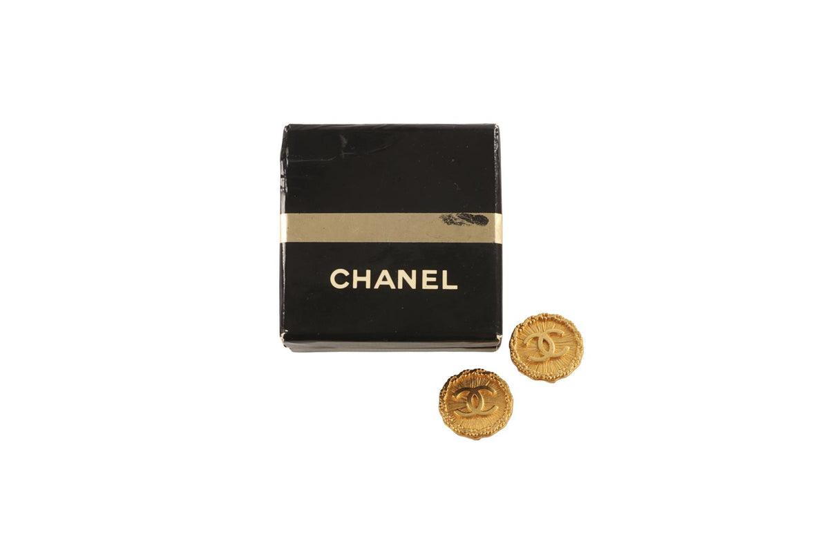 CHANEL GOLD 1993 CC GOLD TONE CLIP ON EARRINGS