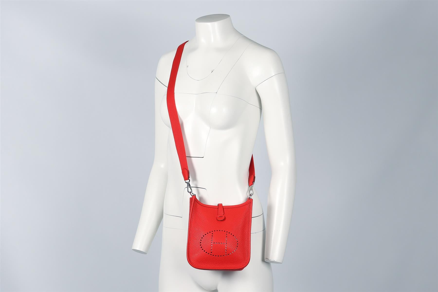 HÉRMES RED EVELYNE 17CM TOGO LEATHER SHOULDER BAG