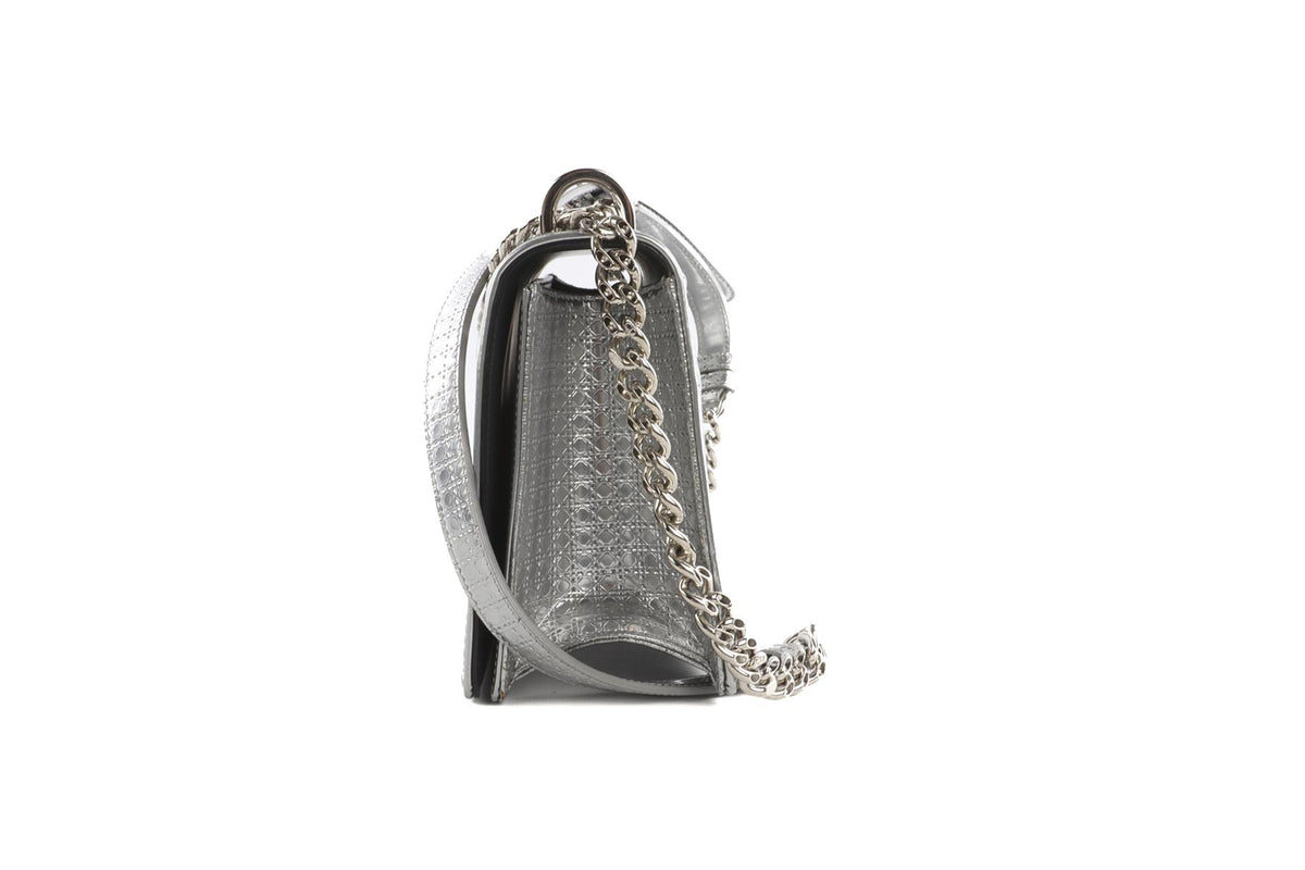 SILVER DIORAMA MEDIUM MICROCANNAGE LEATHER SHOULDER BAG