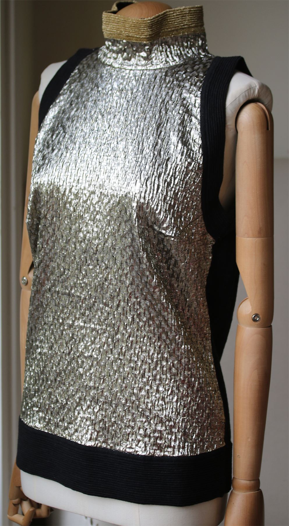 GIANFRANCO FERRI METALLIC TEXTURED TURTLENECK TOP SMALL