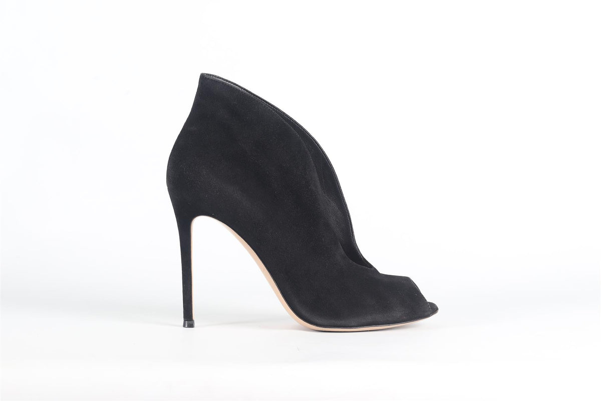 GIANVITO ROSSI SUEDE ANKLE BOOTS EU 39 UK 6 US 9