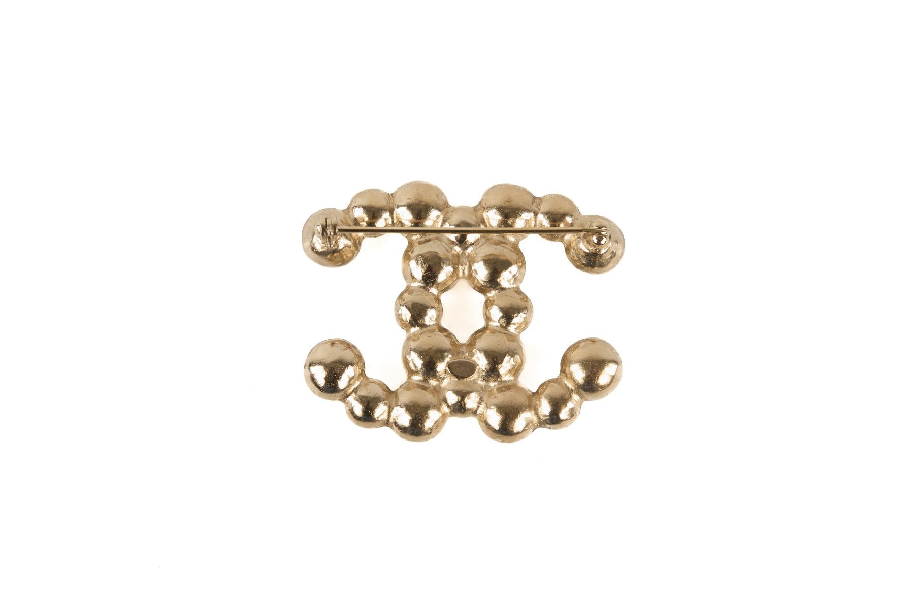 CHANEL IVORY 2015 CC FAUX PEARL BROOCH