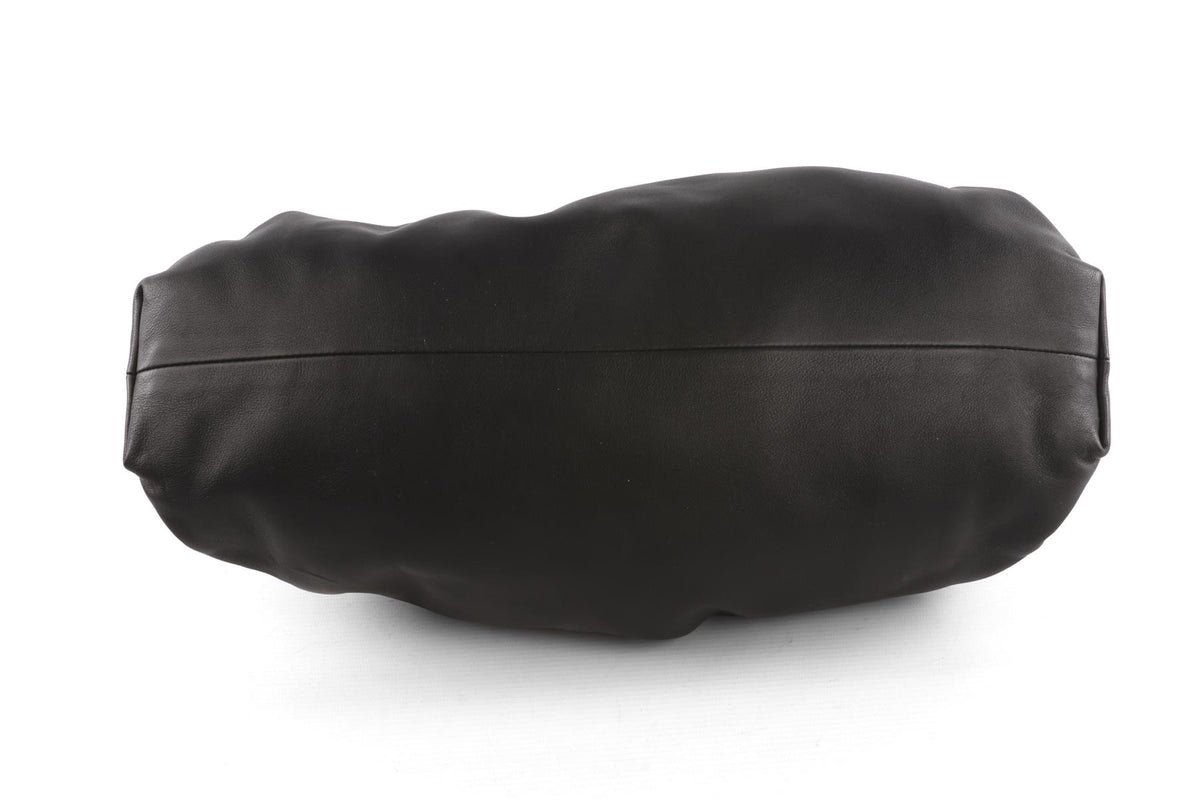 BOTTEGA VENETA BLACK POUCH LEATHER CLUTCH