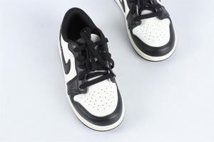 NIKE BLACK AND WHITE BOYS TRAINERS EU 27 UK 9.5 US 10