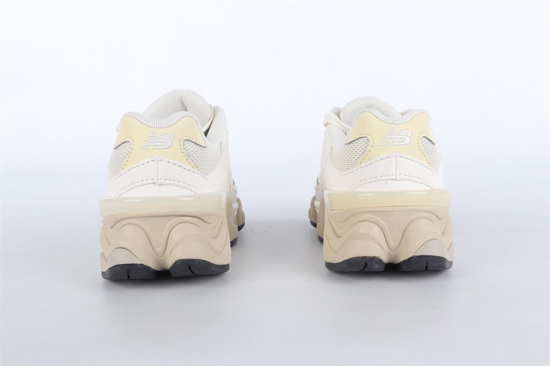 NEW BALANCE CREAM KIDS GIRLS SNEAKERS EU 28 UK 10 US 10.5