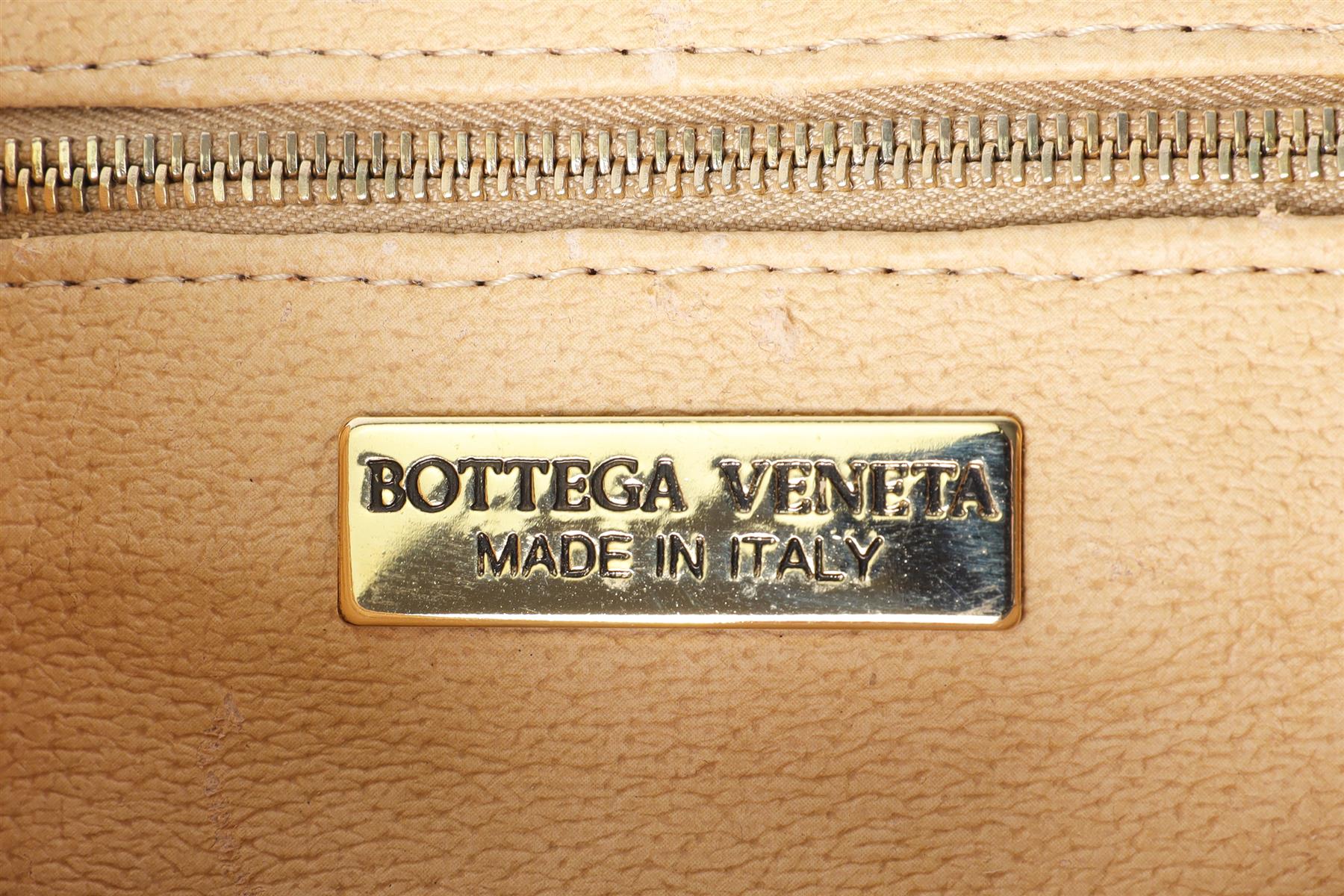 BOTTEGA VENETA RED LEATHER SHOULDER BAG