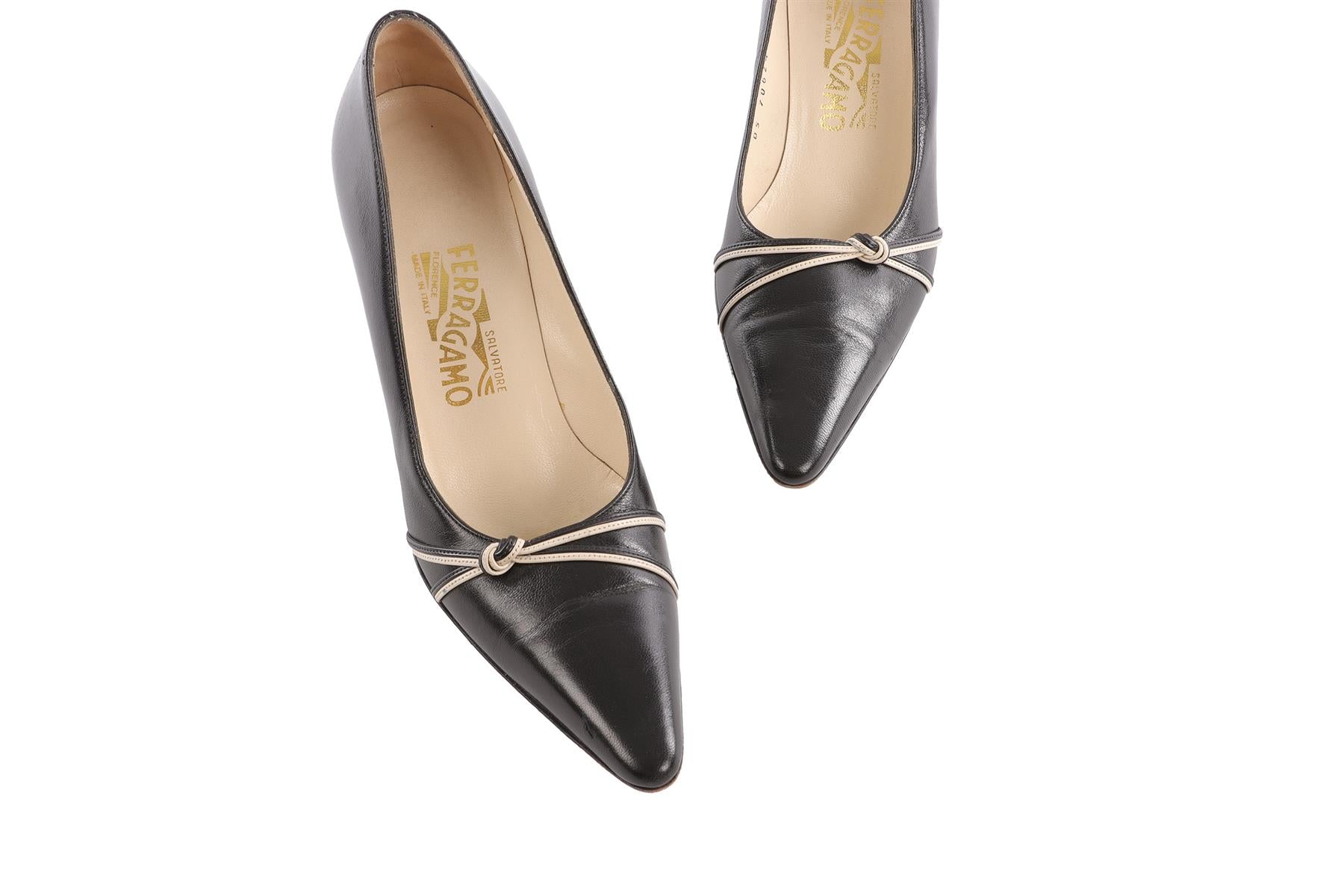 SALVATORE FERRAGAMO BLACK VINTAGE LEATHER PUMPS US 7 EU 37 UK 4