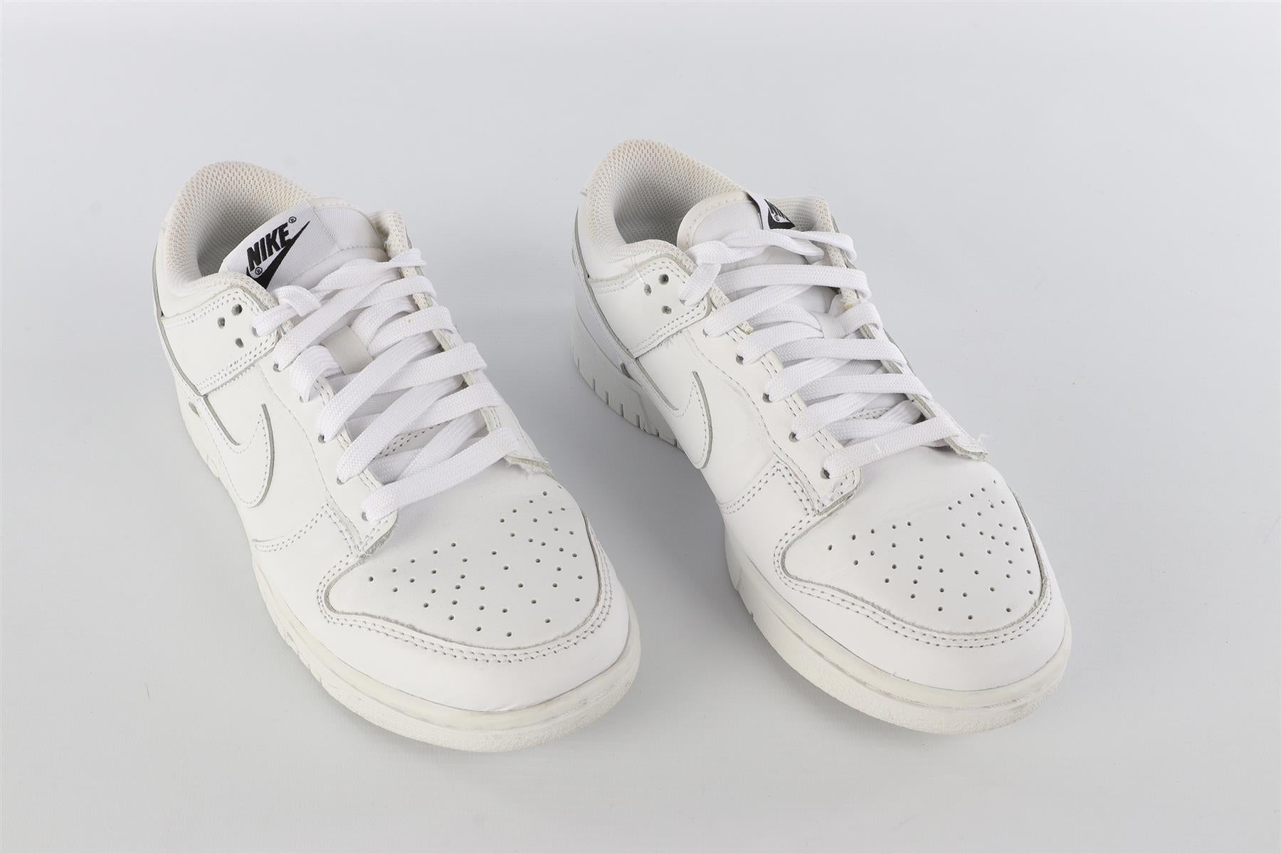 NIKE WHITE LEATHER TRAINERS EU 38 UK 5 US 8