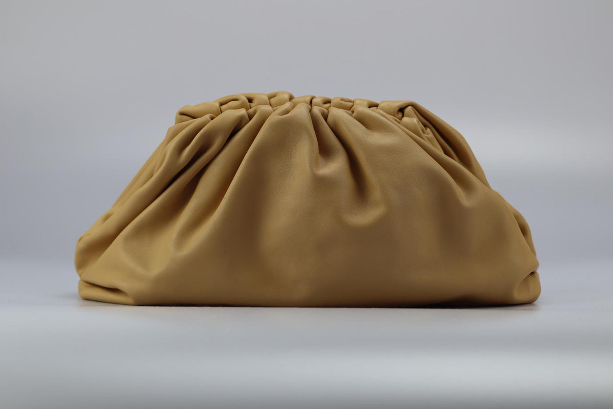 BOTTEGA VENETA THE POUCH LARGE GATHERED LEATHER CLUTCH