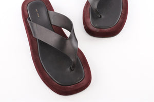 THE ROW BURGUNDY GINZA SUEDE FLIPFLOPS EU 40 UK 7 US 10