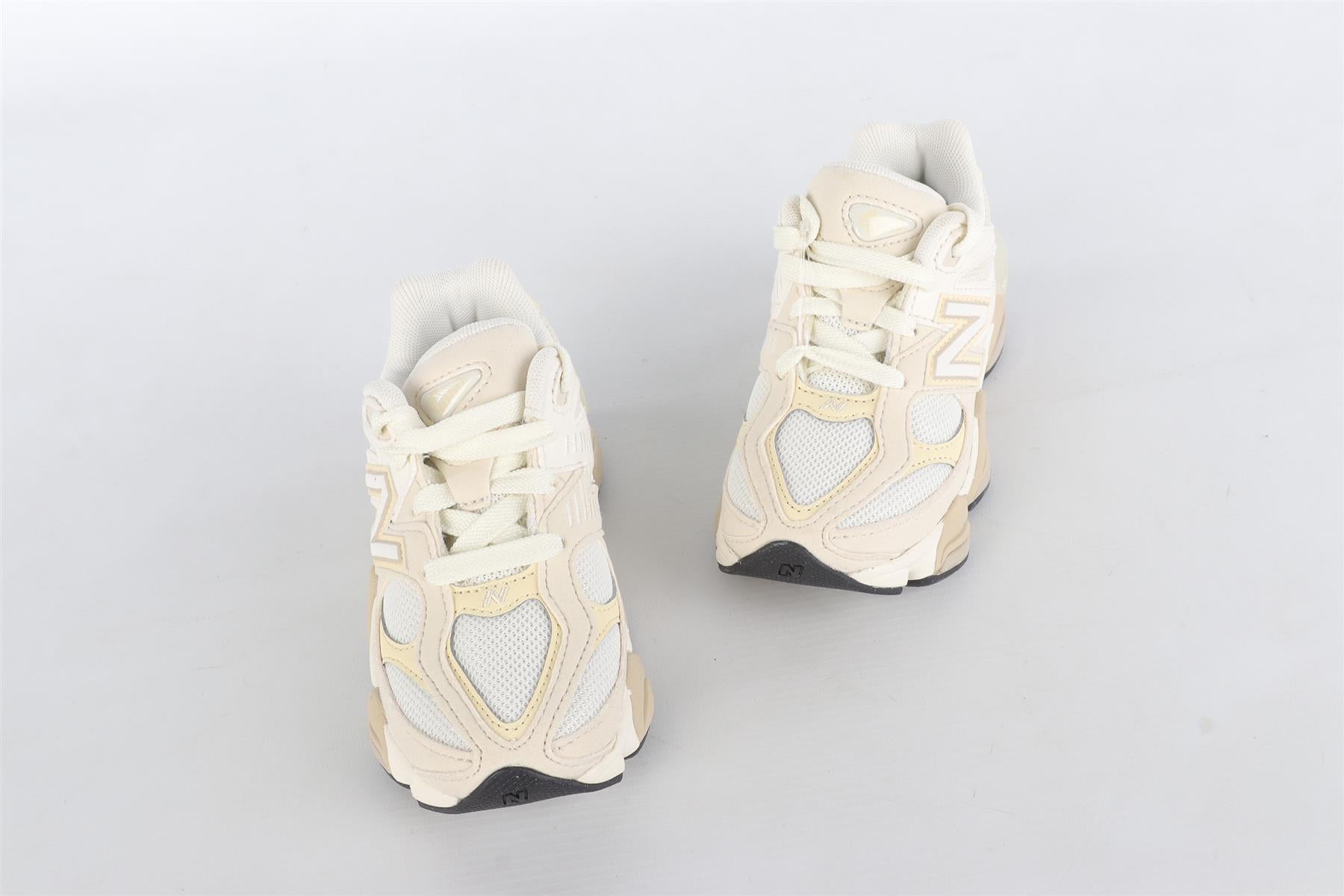 NEW BALANCE CREAM KIDS GIRLS SNEAKERS EU 28 UK 10 US 10.5