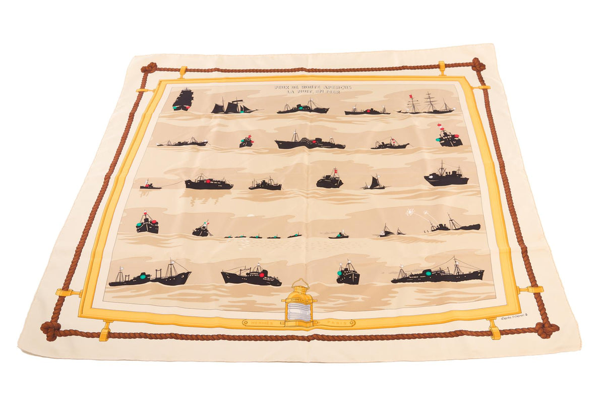 HERMÈS BEIGE FEUX DE ROUTE APERÇUS LA NUIT, EN MER SILK SCARF