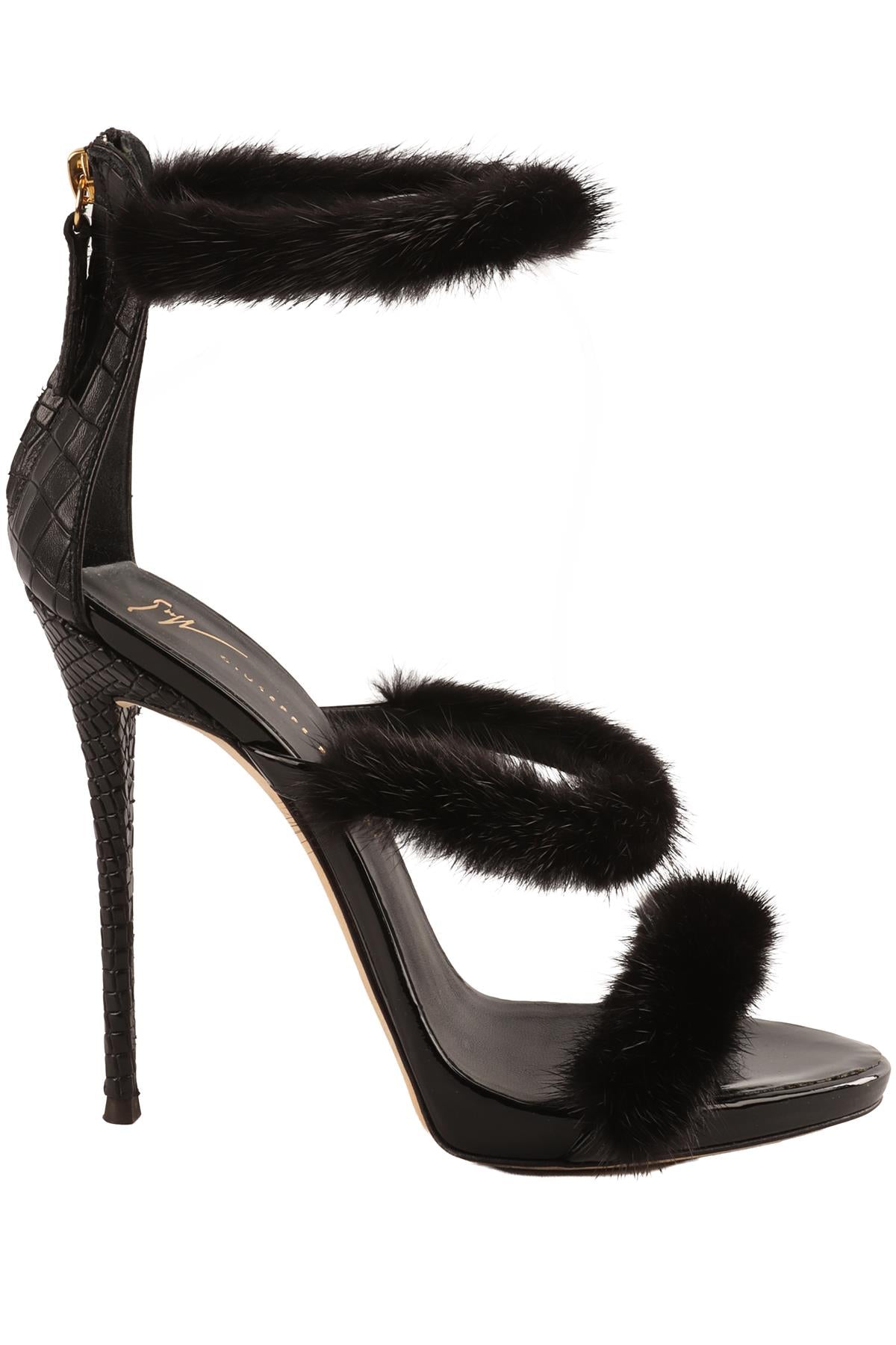 BLACK PATENT LEATHER SANDALS