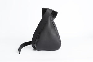 THE ROW BLACK SLOUCHY BANANA SMALL LEATHER SHOULDER BAG