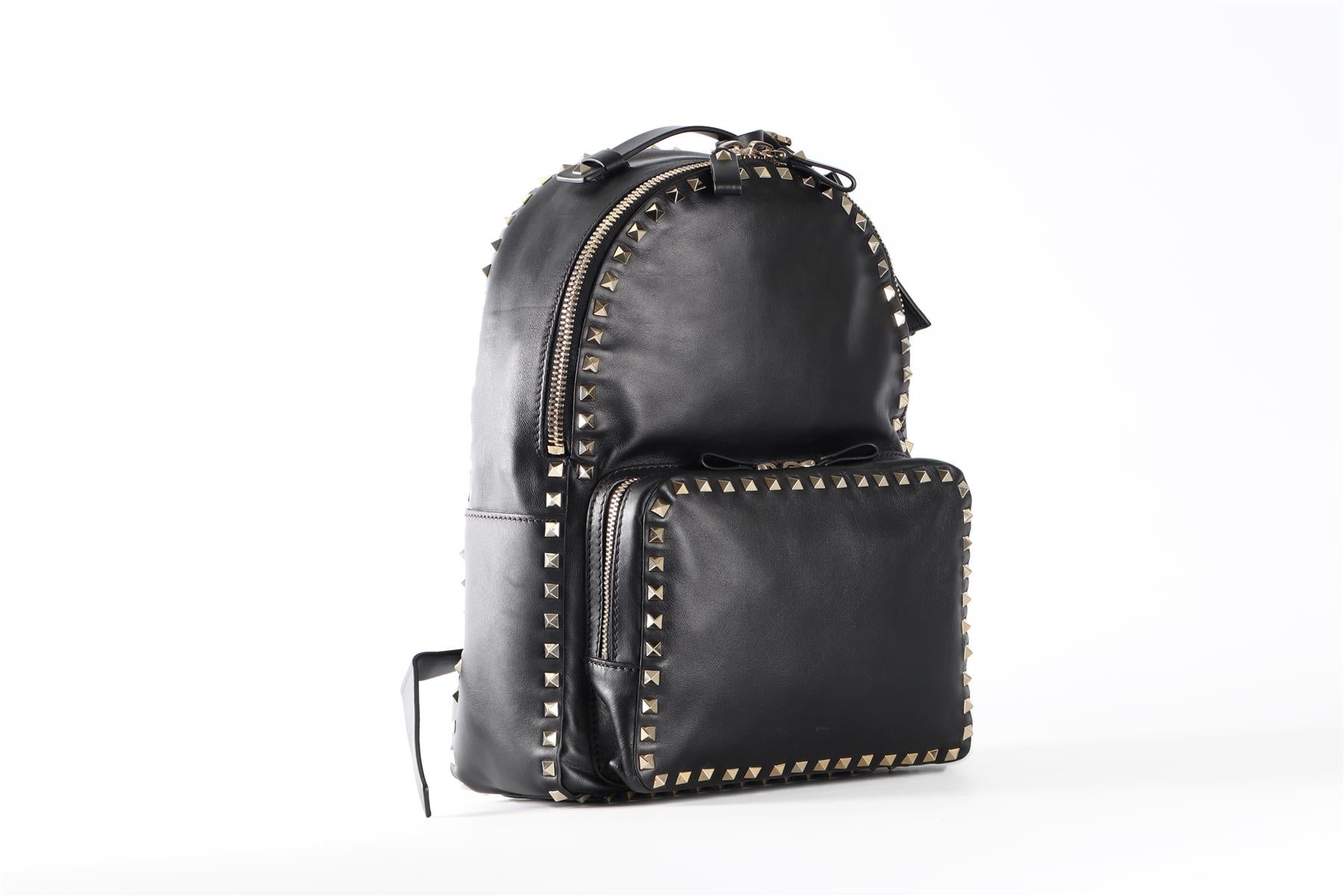 VALENTINO GARAVANI BLACK ROCKSTUD MEDIUM LEATHER BACKPACK