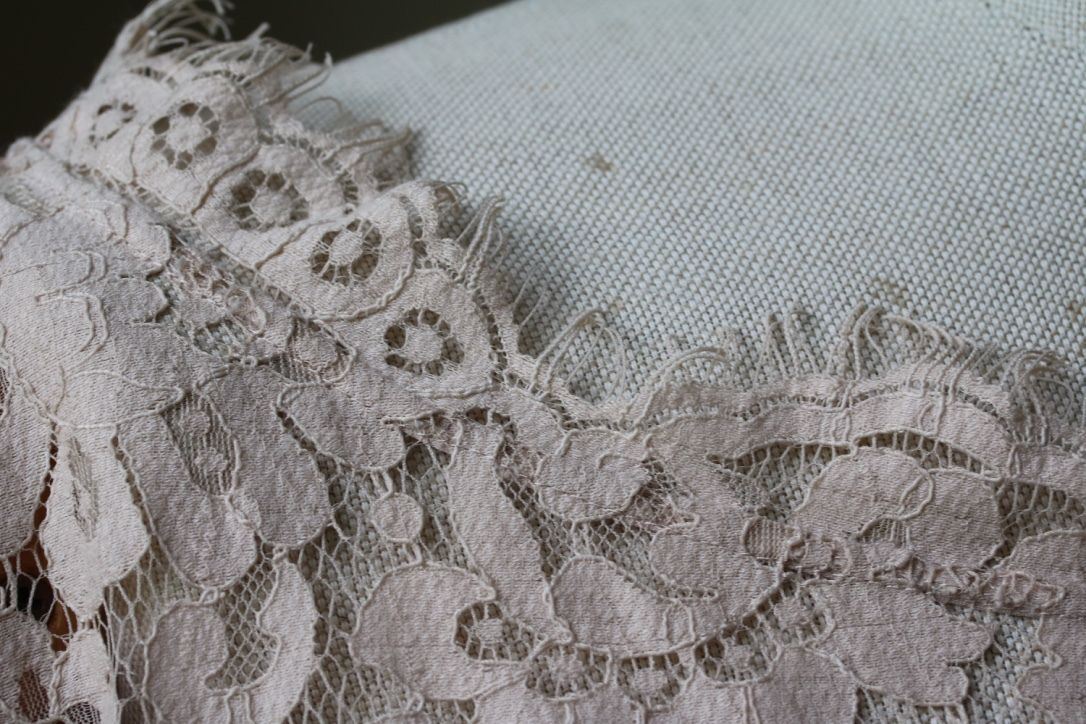JOIE ELVIA LACE TOP MEDIUM